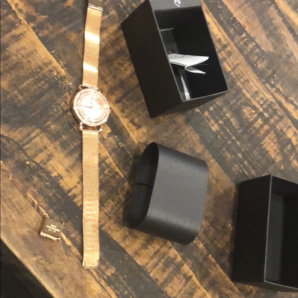 Watch - Picture 2 of 3